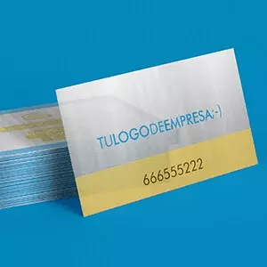Tarjetas translúcidas en PVC resistente para negocios modernos